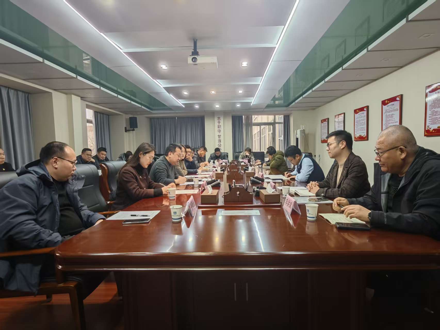 总结回顾明方向 政企合力促发展 市住新局召开企业座谈会